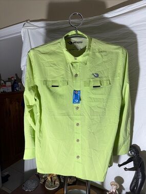 Mojo Men’s Lime Green Long-Sleeve Casual Button-Down Shirt